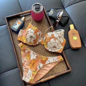 Triangl saria nude retro